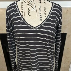 Madewell Women’s Soft- fade V-Neck Cotton Long sleeve T-Shirt. Smalll.